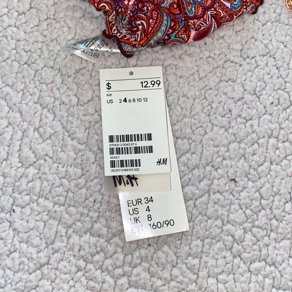 Bikini - Picture 9 of 10